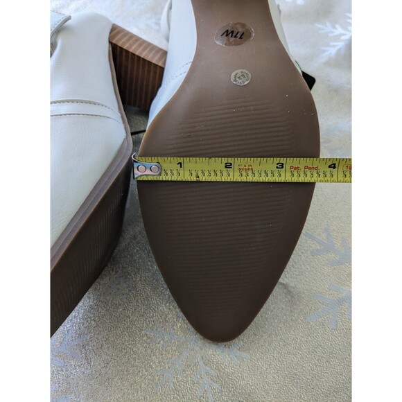 Liz Claiborne Women's sz 11M White Camelia 3 3/8" Heel Ankle Boots Buckles NWT - Picture 11 of 11